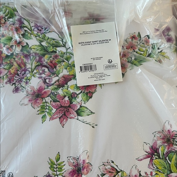 CHRISTIAN DIOR GIFT BOX NWT & DIOR SHOP BAG - Picture 8 of 10